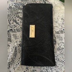 MR Marroquinera Riviera Black Textured Wallet with Gold Plate Front Leaf Pattern